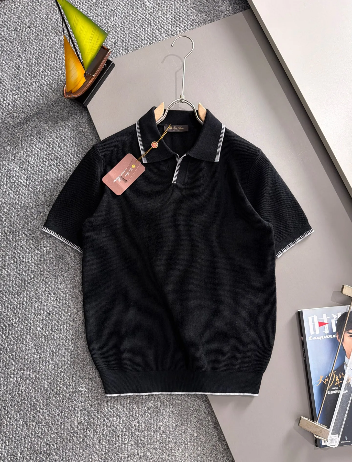 LP high quality Loro Piana 26ss New Arrival men's short-sleeved T-shirt. Made of combed cotton yarn knitted cotton fabric, no pressure when entering and exiting the counter. Exclusive control of raw materials. It feels substantial when weighed, and the upper body is more textured than ordinary T-shirts. This texture can handle the weather easily and is suitable for both hot and cold! Loose fit design, looks noble. The only correct version is available Size: M to 4XL